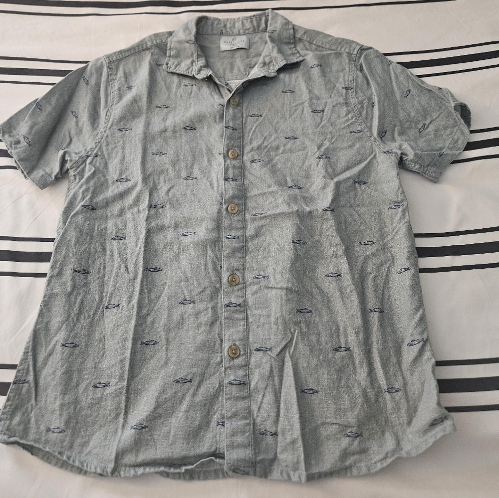 Class Club Gray Short Sleeve Shirt with Fish Pattern